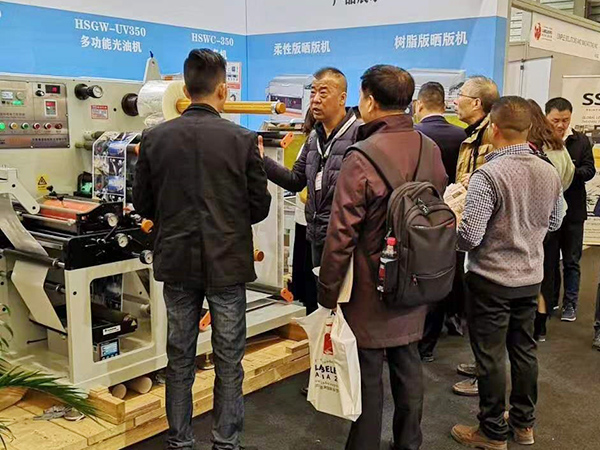 多功能光油机展会...